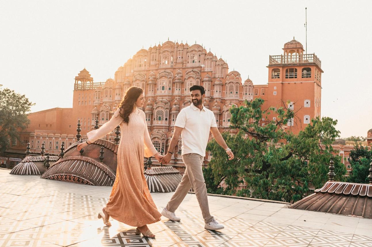 Hawa Mahal & Pink City Streets pre-wedding photo 2