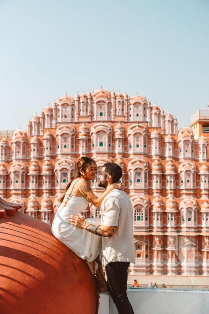 Hawa Mahal & Pink City Streets pre-wedding photo 1